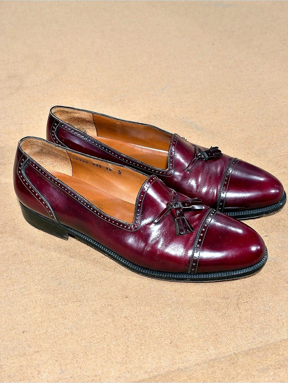 Salvatore Ferragamo Men's Burgundy Leather Tassel Loafers US 10 D
